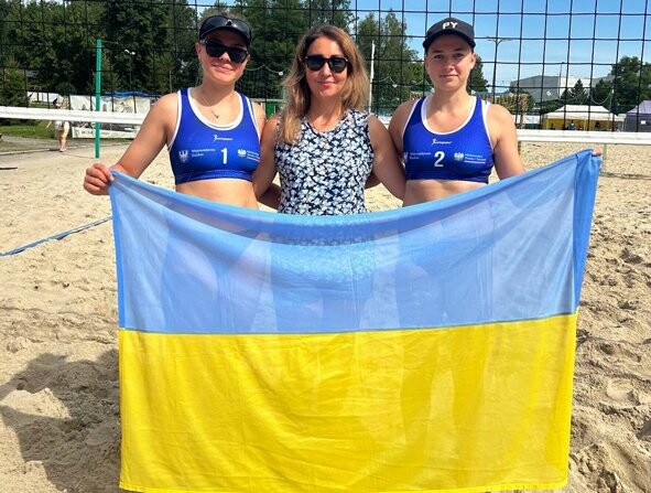 В топ-четвірці чемпіонату Польщі з пляжного волейболу фінішували волейболістки Донеччини