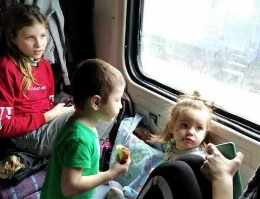 Ще з дев'яти населених пунктів примусово евакуюють дітей на Донеччині 