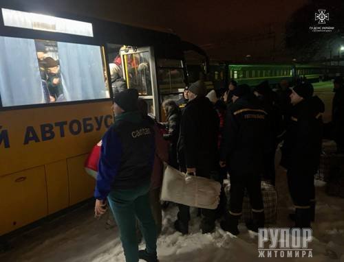 Черговий евакуаційний потяг з Донеччини зустріли житомирські рятувальники