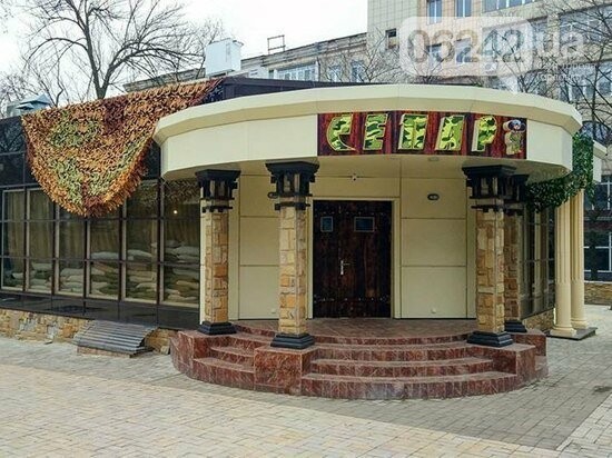 СМИ: Взрывчатка в кафе “Сепар” была заложна не в люстре, а..., фото-1 СМИ: Взрывчатка в кафе “Сепар” была заложна не в люстре, а в вывеске, фото-1