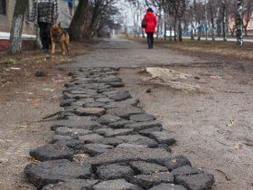 По бульвару Димитрова видел пешеходное новшество - хендмейд-тротуар