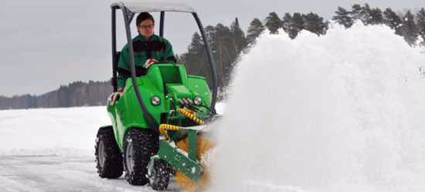 1296154118_municipalutility-machinery-snowblower-AVANT-218-220--1_big--10102815105849862200